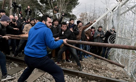 Refugees try to break into the Greek-Macedonian borders during their protest