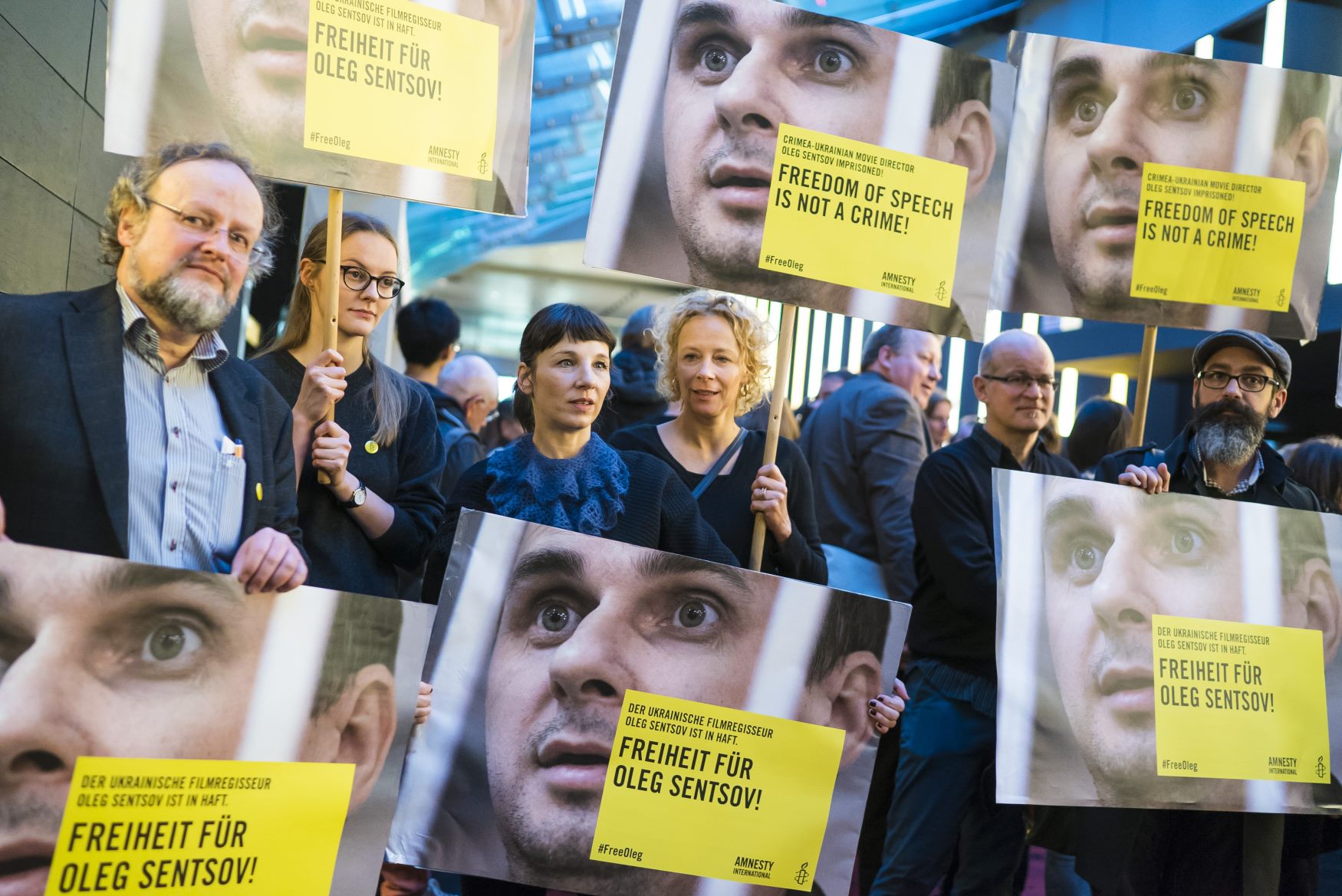 Russia Filmmaker Oleg Sentsov And Others Freed In Prisoner Swap