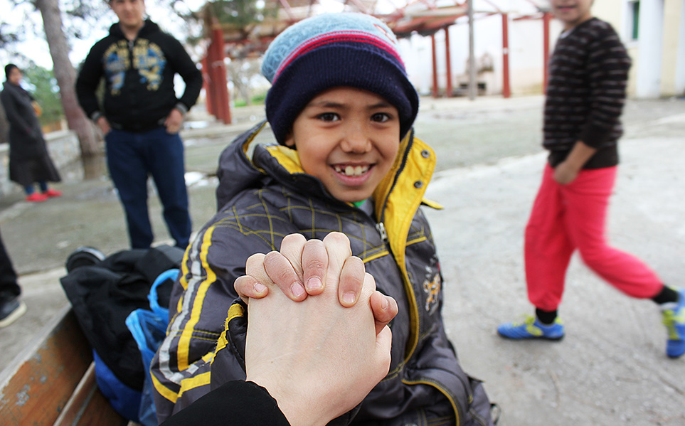 A young refugee boy on the Greek island of Kos © Amnesty International