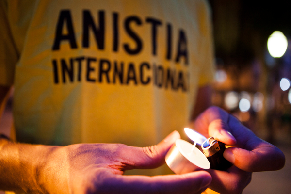 Amnesty Brazil collecting signatures in Rio de Janeiro - December 2012