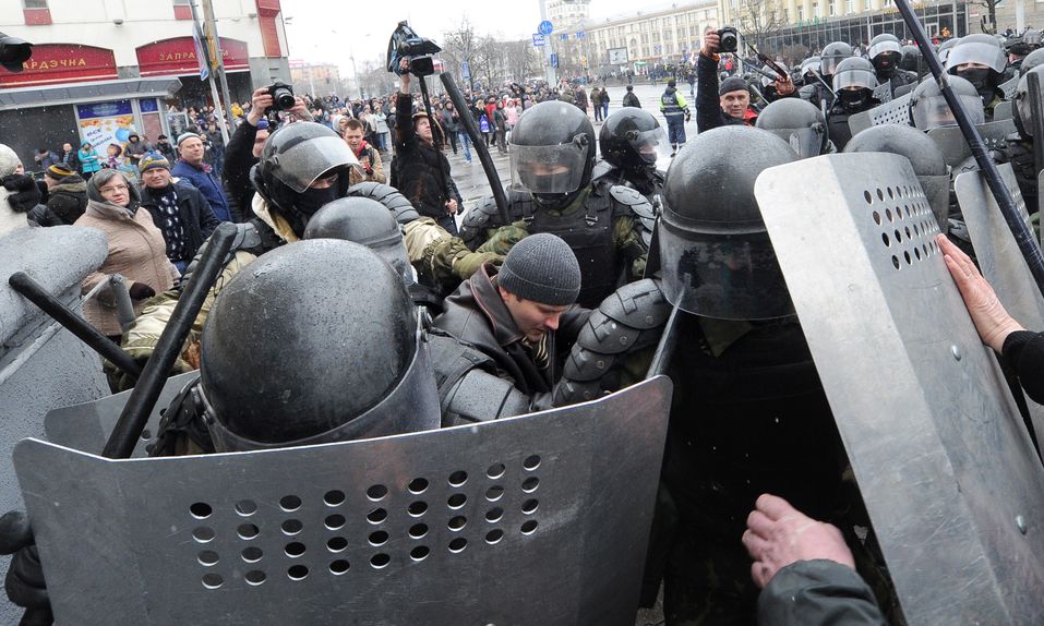  Belarusian authorities arrested dozens of peaceful protesters and journalists in a massive crackdown on freedom of expression and peaceful assembly