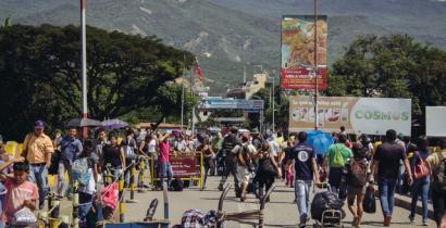 	Venezuelan migrants crossing the border bridge 