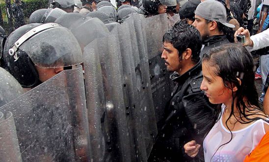 Anti-government protesters face riot police in San Cristobal, Venezuela, on 7 September 2016 Anti-government protesters face riot police in San Cristobal, Venezuela, on 7 September 2016