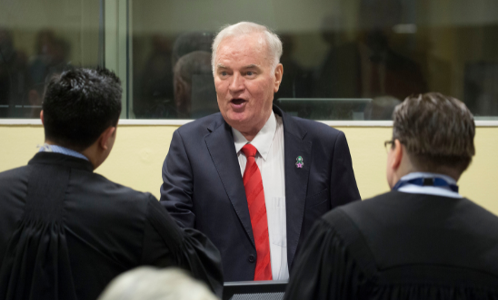 Former Bosnian military chief Ratko Mladić speaks to his lawyers before appearing for the pronouncement of the Trial Judgement for the International Criminal Tribunal for the former Yugoslavia (ICTY) on November 22, 2017 in The Hague.