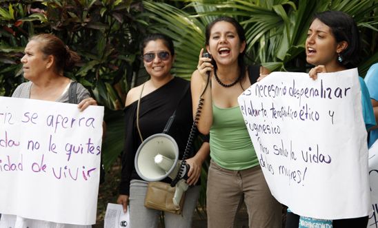 Activists support Beatriz outside El Salvador's Supreme Court in 2013
