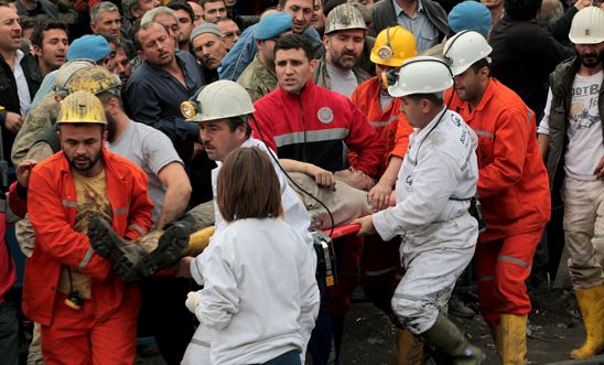 Rescue workers carry a miner on May 14, 2014 in Soma, Turkey Rescue workers carry a miner on May 14, 2014 in Soma, Turkey