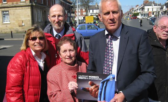 Gordon Marsden MP holds the pledge card signed in support of Afghan women's rig 