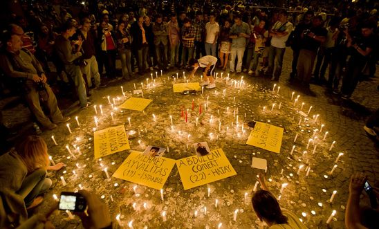 People light candles for victims of Gezi Park protests People light candles for victims of Gezi Park protests