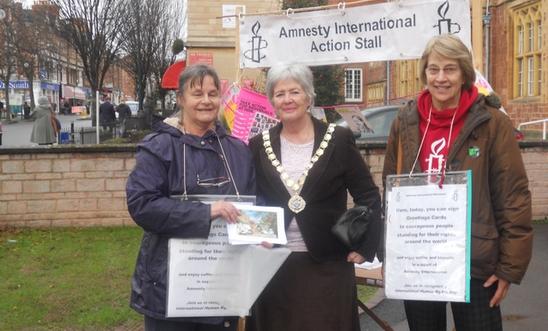 Members with the mayor for Write for Rights Members with the mayor for Write for Rights